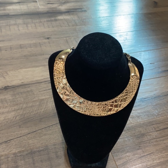 Necklace - Picture 1 of 4